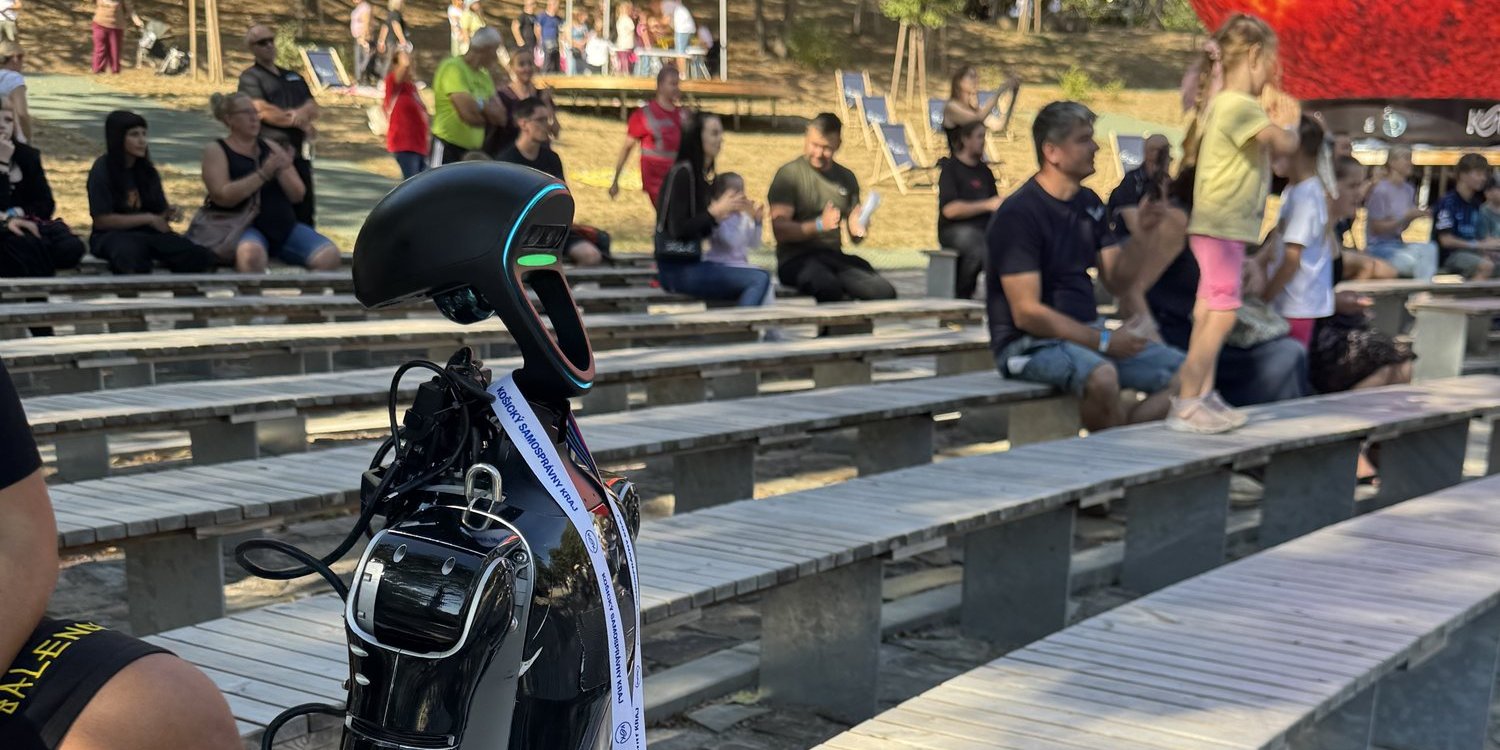 Humanoidný robot na Festivale na Hrádku v Michalovciach